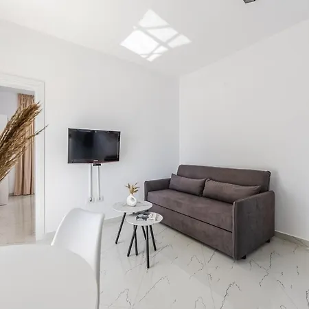 With Ac And Balcony By Pikhost * Golem (Tirana)