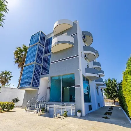 Daire With Ac And Balcony By Pikhost Golem (Tirana)