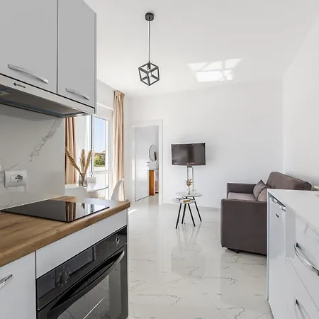 Appartamento With Ac And Balcony By Pikhost *