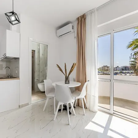 With Ac And Balcony By Pikhost Appartamento *