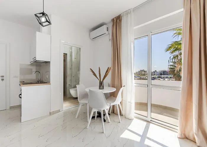 With Ac And Balcony By Pikhost דירה *