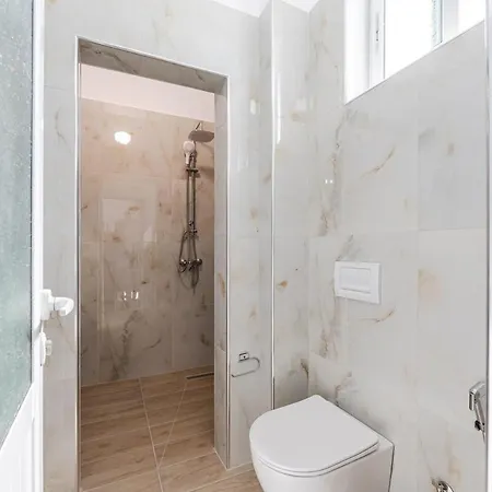 With Ac And Balcony By Pikhost * Golem (Tirana)