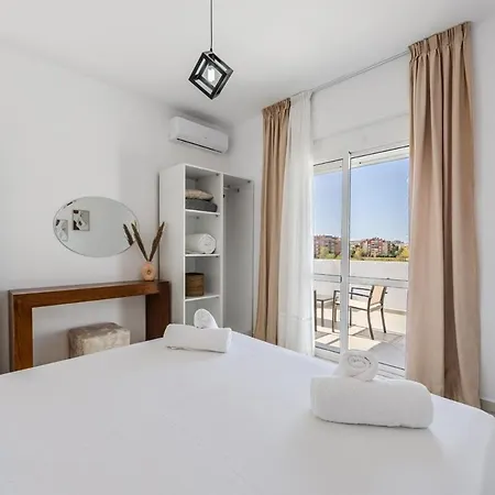 With Ac And Balcony Apartament