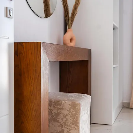 With Ac And Balcony By Pikhost Appartement Golem (Tirana)