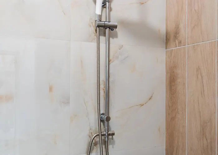 Apartment With Ac And Balcony By Pikhost *