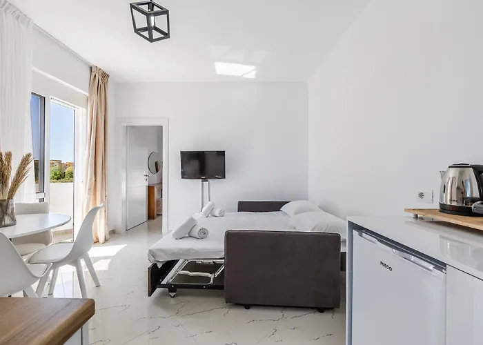 Apartment With Ac And Balcony By Pikhost Golem (Tirana)